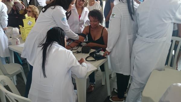 Tenda da Saúde Rodoviária do Plano Piloto - 14/05 Manhã - Presidente Osvaldo Peralta e Diretora Ana Maria